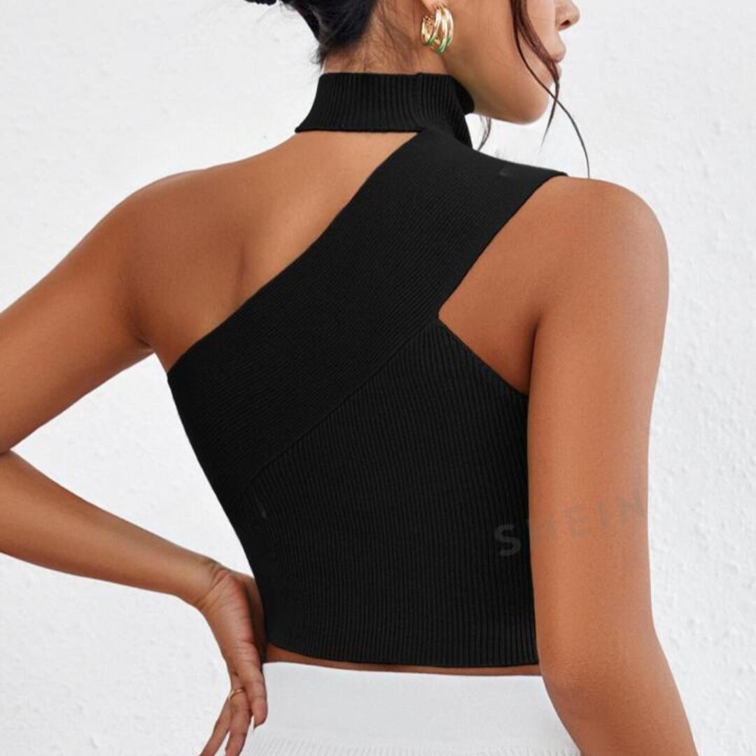 'It girl' cut-out crop top.